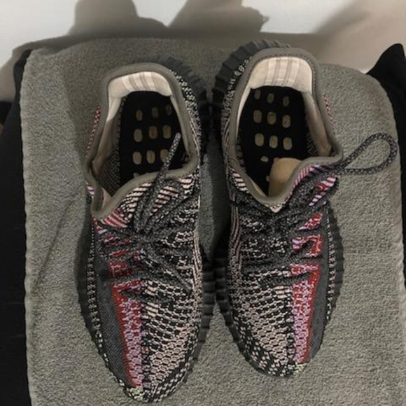 Adidas Yeezy Boost 320 V2 - Picture 4 of 4
